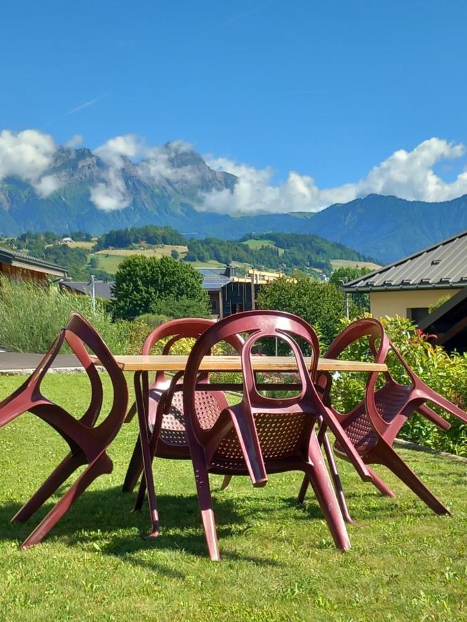 Appartement En Rez De Jardin Thénésol 外观 照片